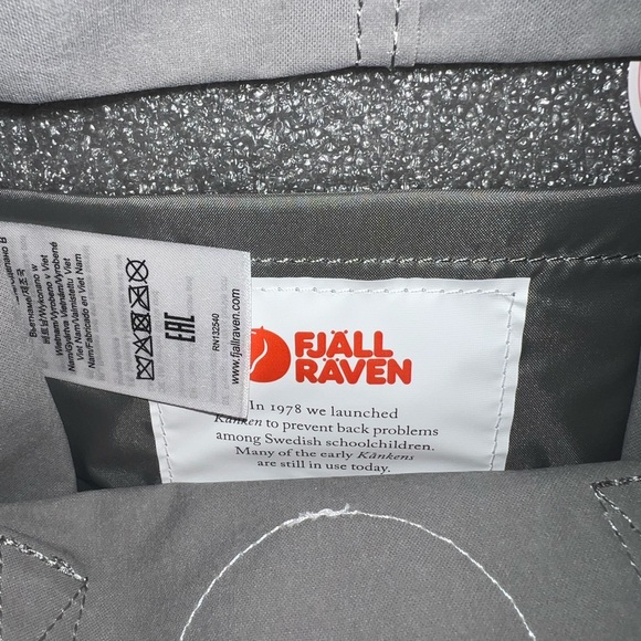 NWT Fjallraven Kanken Mini bag. 🤍 - Picture 5 of 5